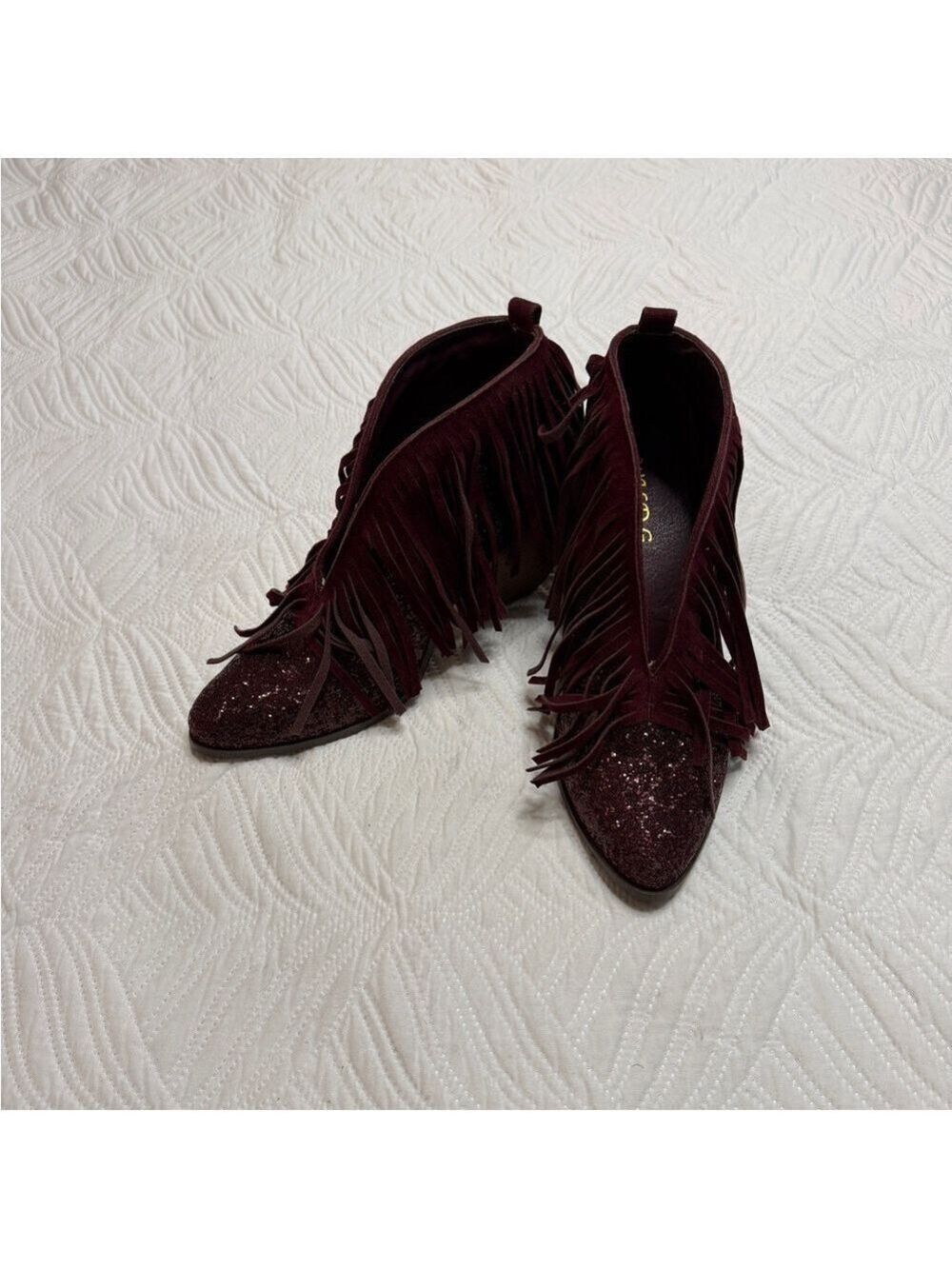 Wild G Women’s Maroon Glitter Fringe Ankle Boots. Size 9